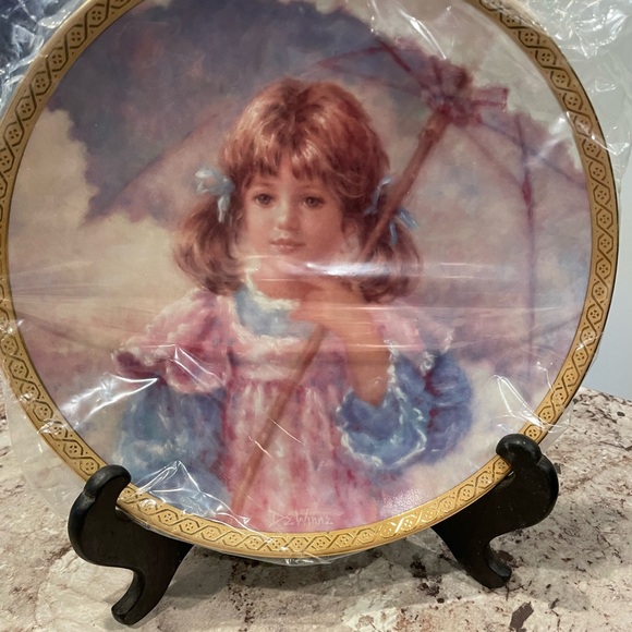 Collectors Plate “KATRINA” Spring Flower Series - Picture 3 of 6